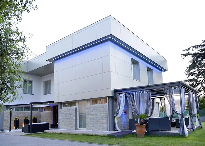 Bed & Breakfast Live09 Design 4*